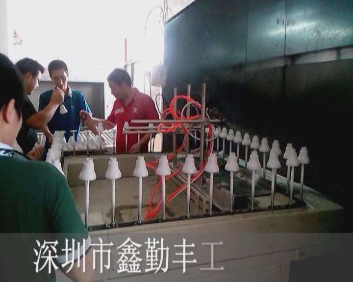 迷你自動線噴塑料圓柱產品案例